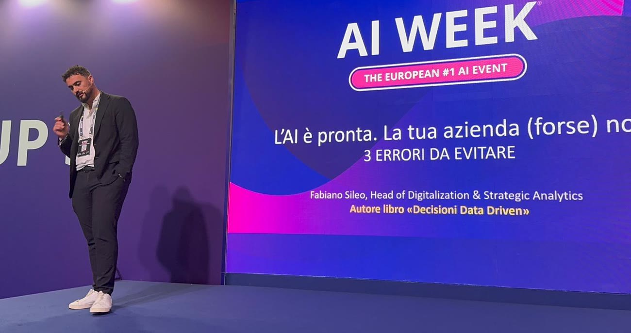Fabiano Sileo sul palco di AI Week