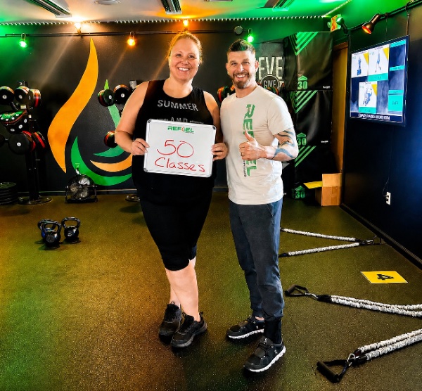 Jersey Giambrone celebrating a member's 50-class milestone at REFUEL Bootcamp