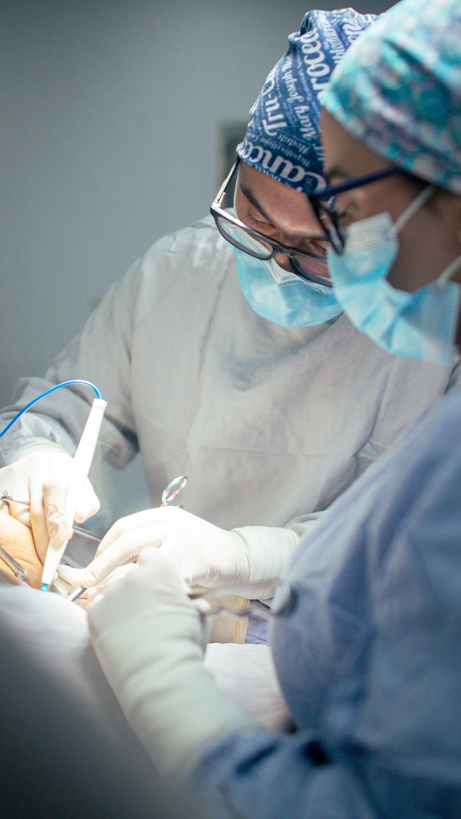 Dr. Sinuhé Onofre en cirugía