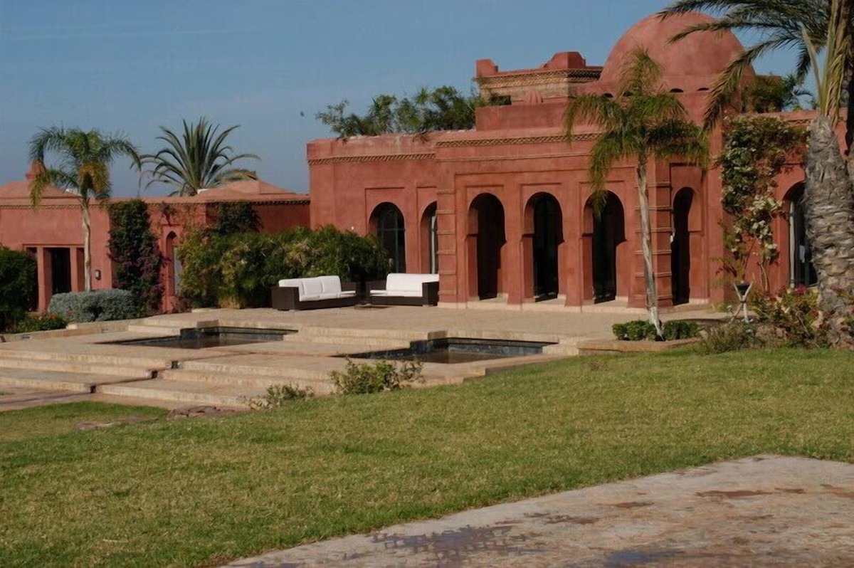 Open skies above walled sanctuaries of calm.