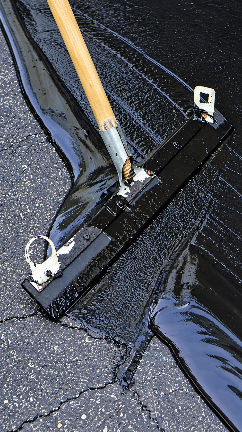 Mobile Asphalt Sealcoating