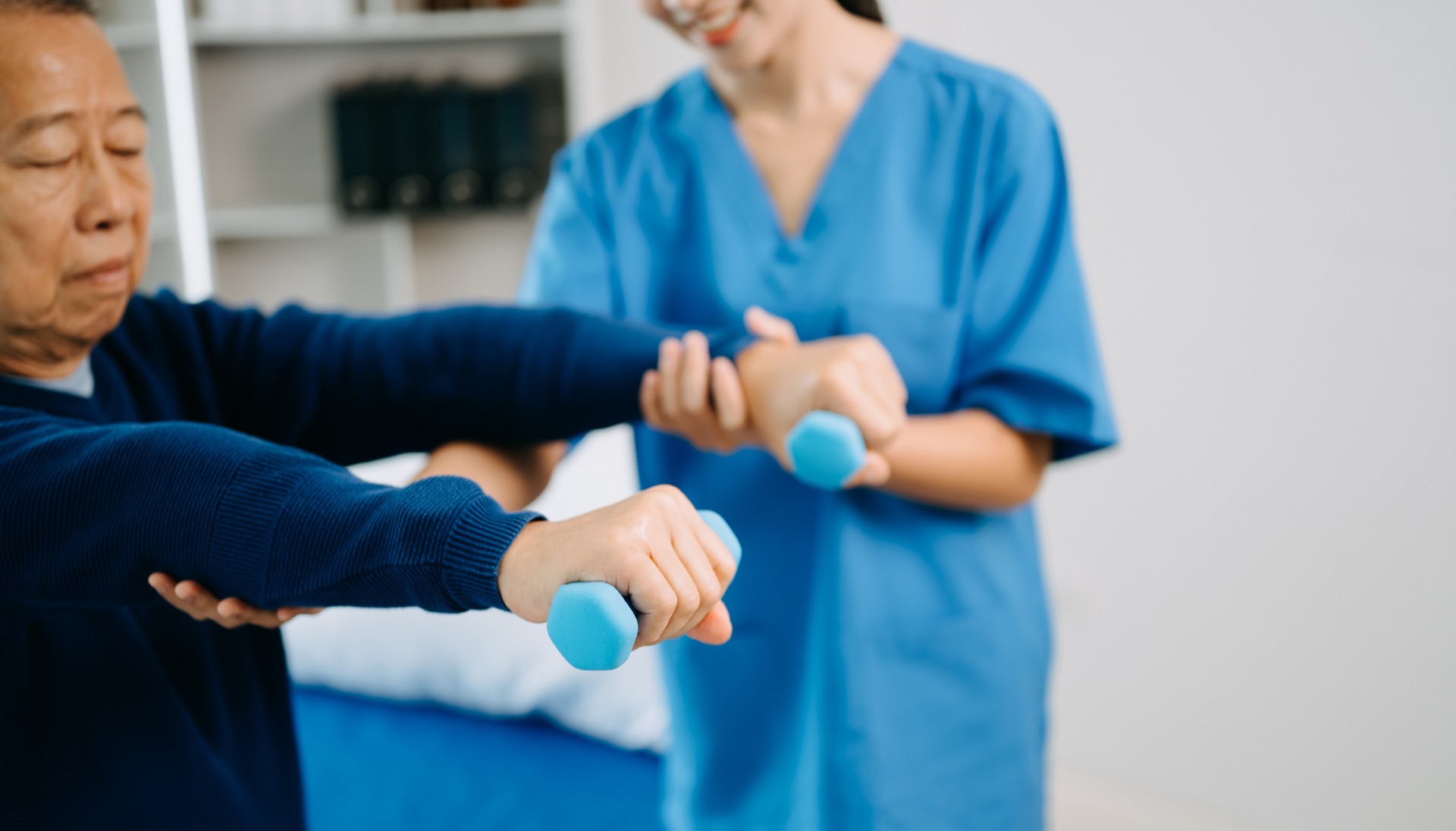Physiotherapist carrying out a one-on-one assessment with a patient at Coronation Physiotherapy in Edmonton