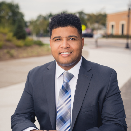 Picture of a loan officer for fha first time home buyers 