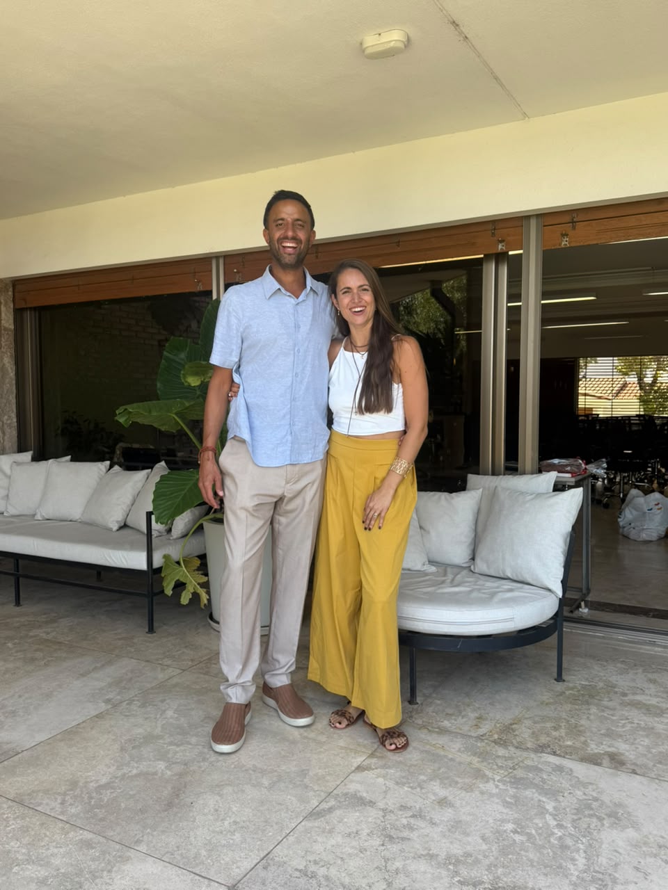 Angie Victoria y el Negro Monteiro, sonriendo juntos