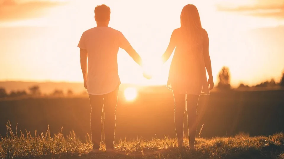 lonely relationship, emotional loneliness, relationship boundaries, healthy love