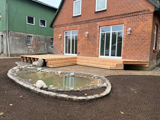 Bau eines Gartenteichs mit Folienabdichtung und Steineinfassung durch TB-Gartenreich