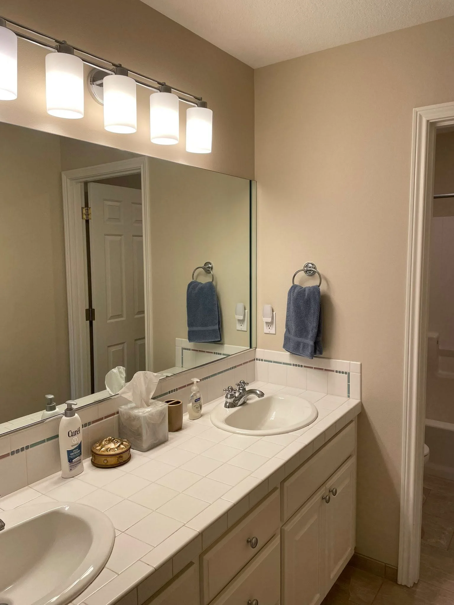 cabinet refinishing and painting project photo: Cabinet Refinishing Painting 2
