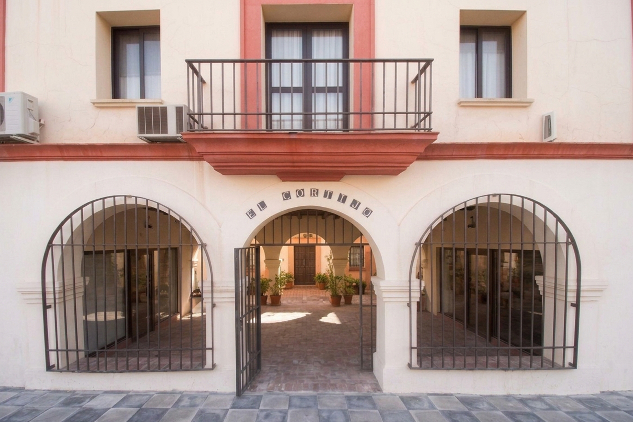 Unidades comerciales en Edificio El Cortijo, Pueblo Nuevo de Guadiaro