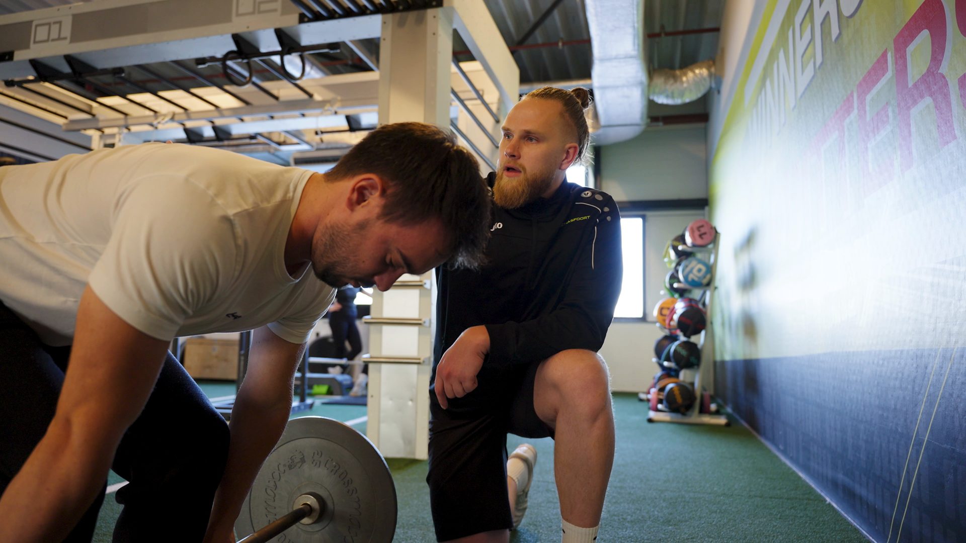 Deadlift-coaching in de gym