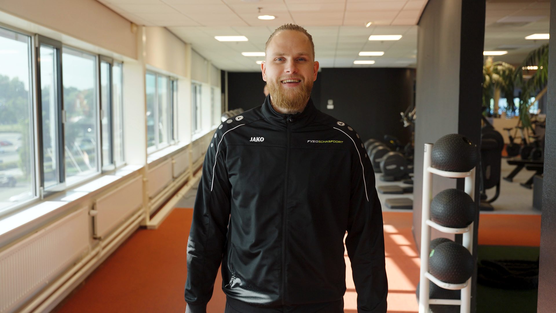Demi in de gang van SportCity Hengelo
