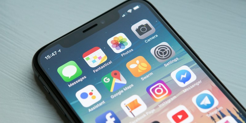 How Screen Time Destroys Your Sleep (and 8 Tips to Fix It) - Mattress Discount Plus sleep guide