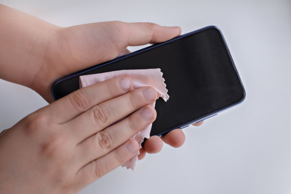 3 Reasons You Should Clean Your Phone Screen Weekly