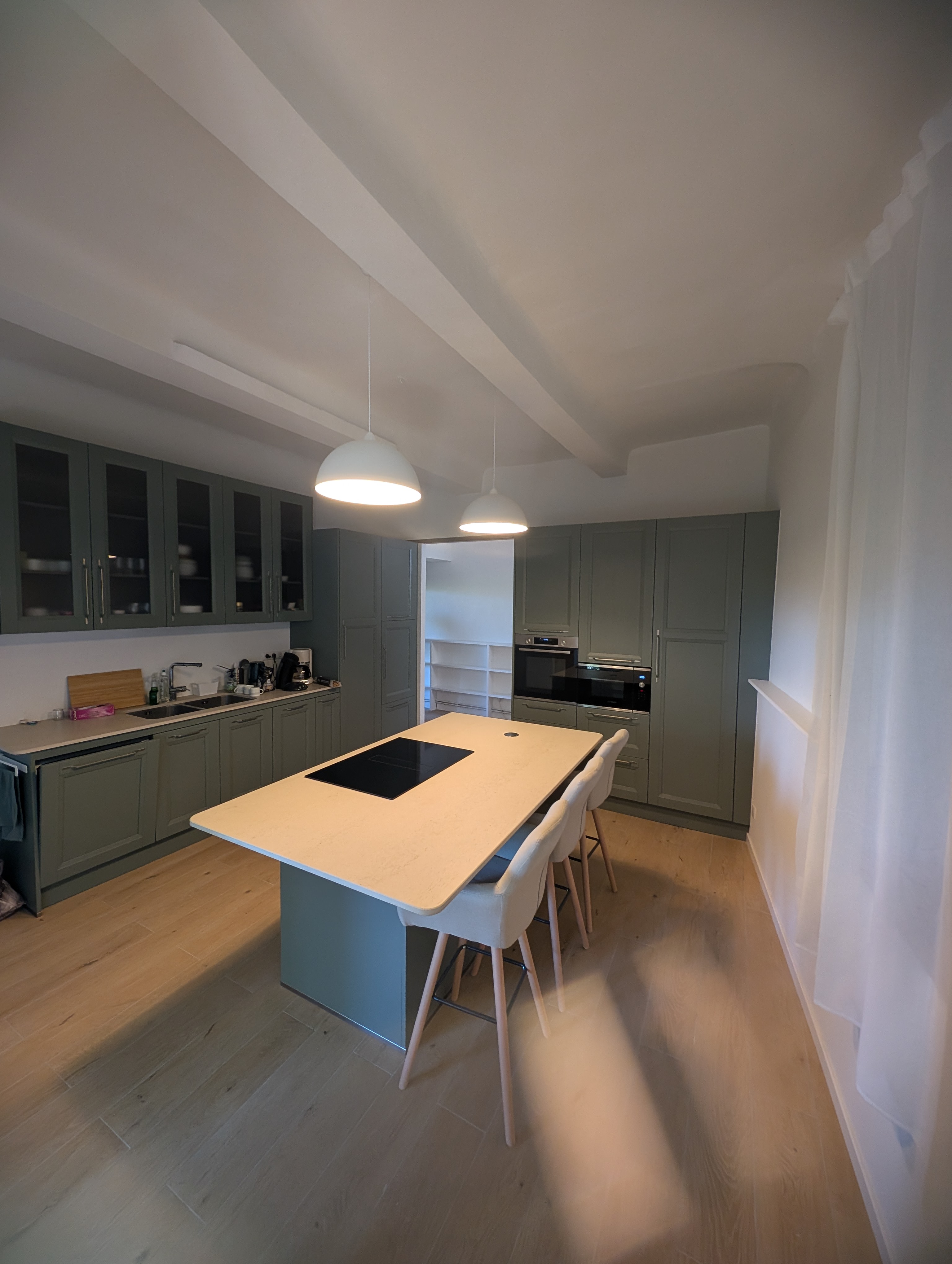 Intérieur d'une maison en rénovation à Dauphin, Alpes-de-Haute-Provence