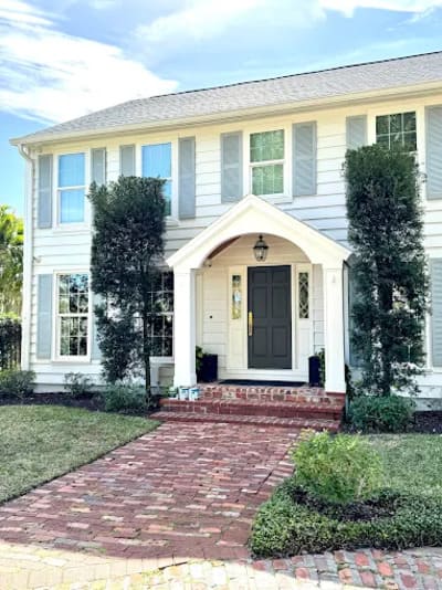 {{ custom_values.service_1 }} in {{custom_values.area_2})