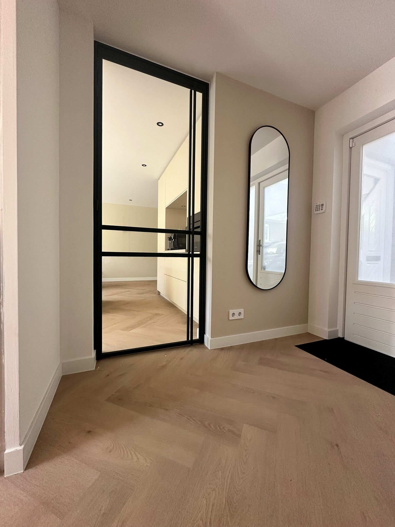 Strak gelegde PVC vloer door M-D PVC Vloeren