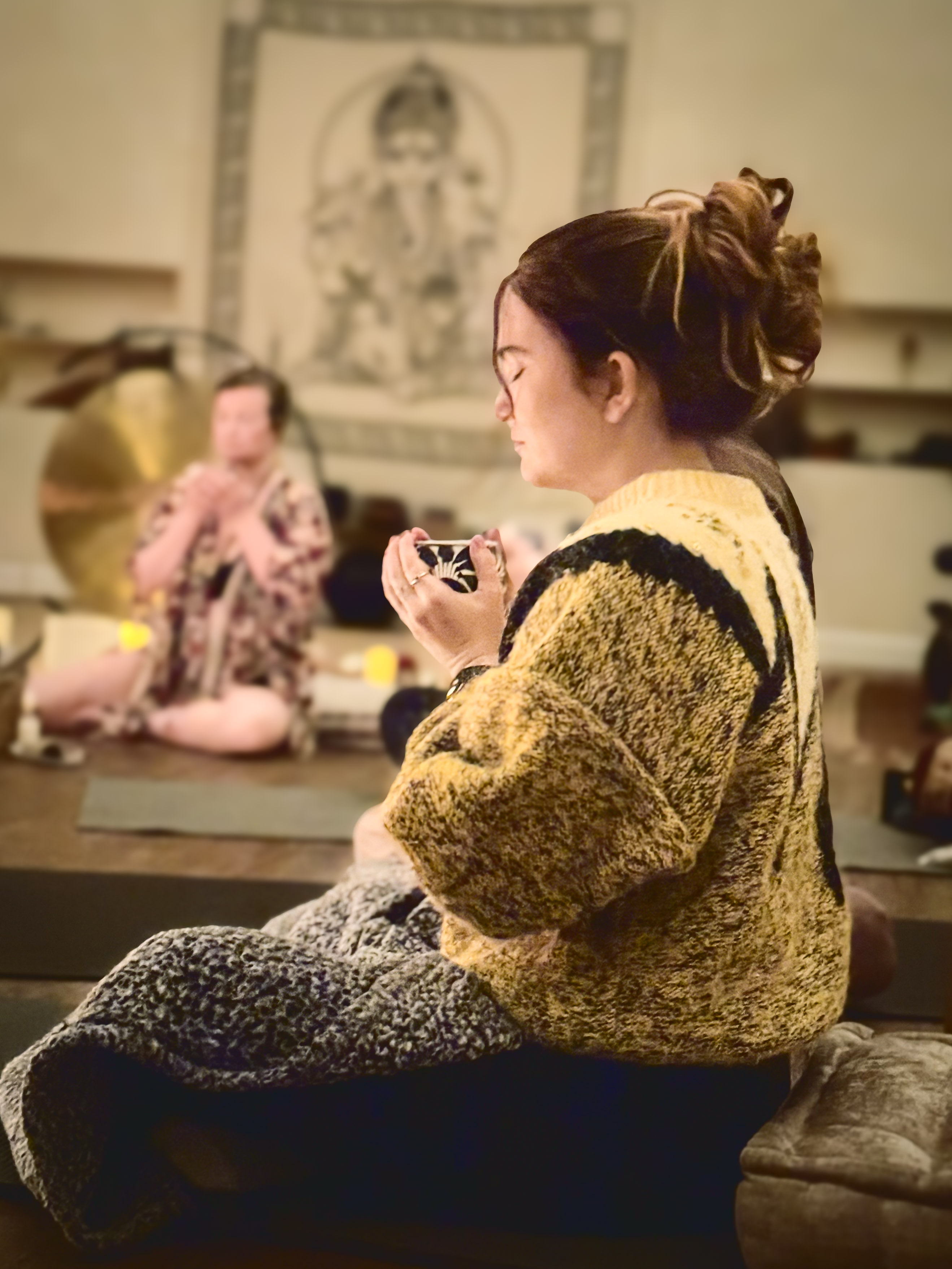 Practitioner and client in a seated coaching conversation