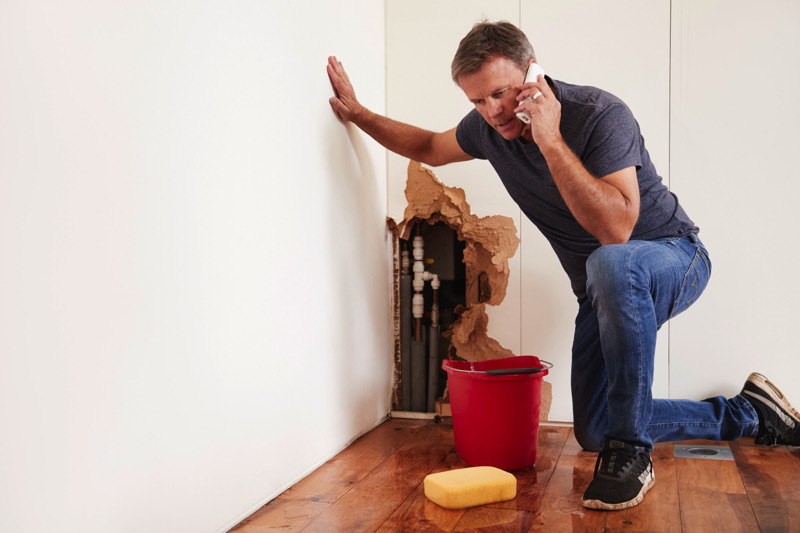 Calling a company in Orlando for Water Damage in Walls