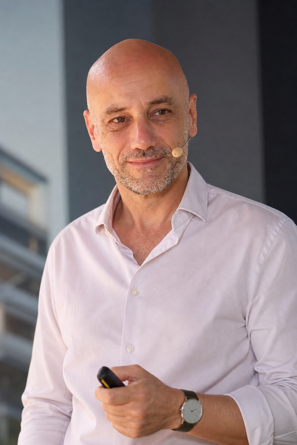 Christoph Blumenthal als Referent bei einem Vortrag