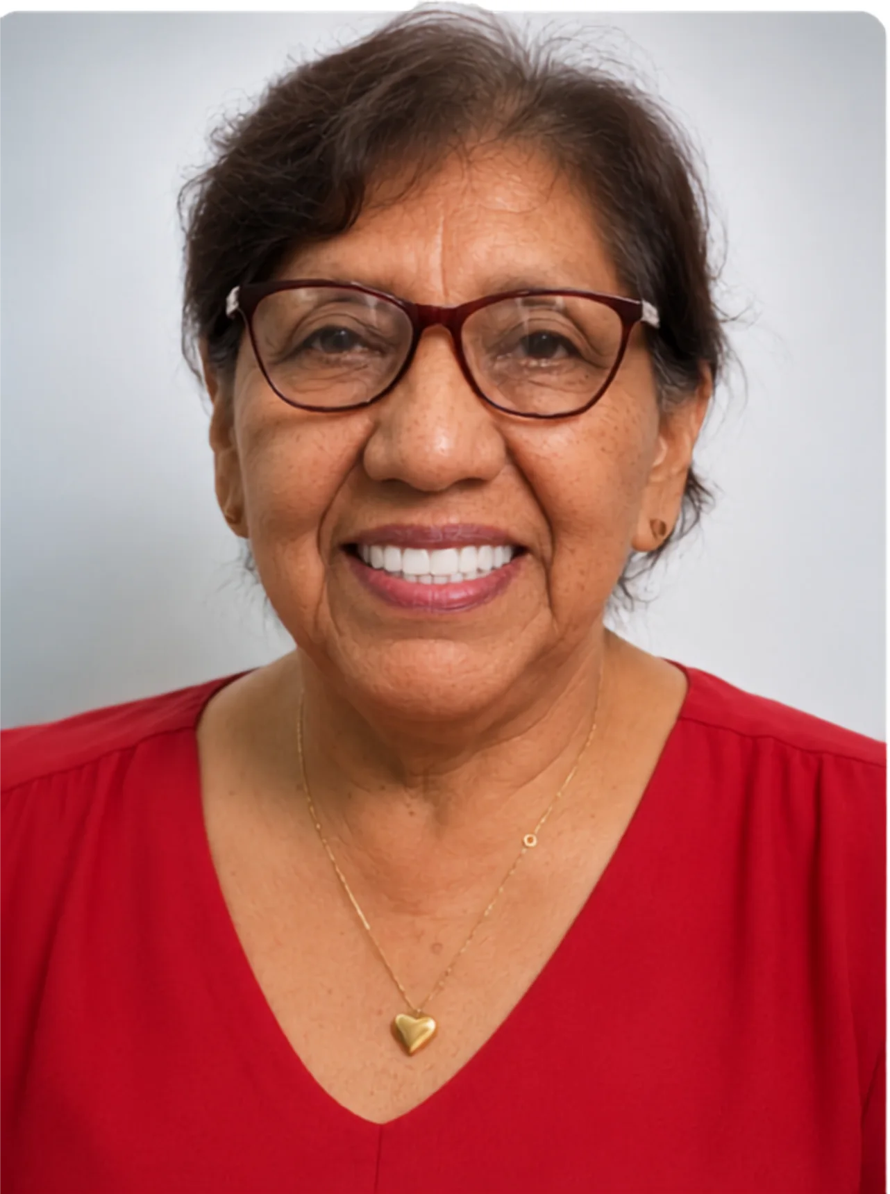 Caso de éxito: Gladys Ramírez - Prótesis Híbrida Dental