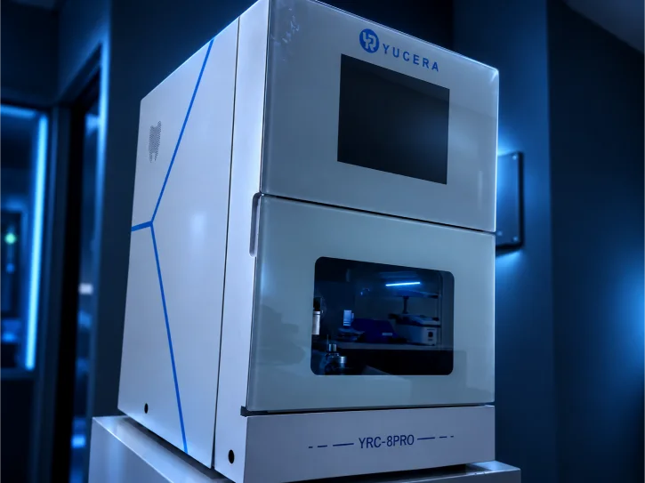 Fresadora CNC para prótesis dentales en laboratorio