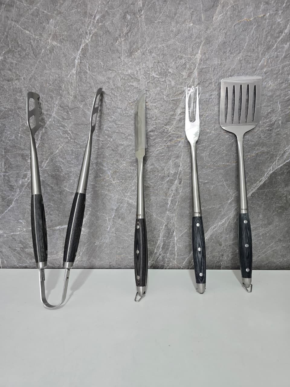 SET PARA PARRILLA HUDSON 4 PIEZAS MANGO DE MADERA