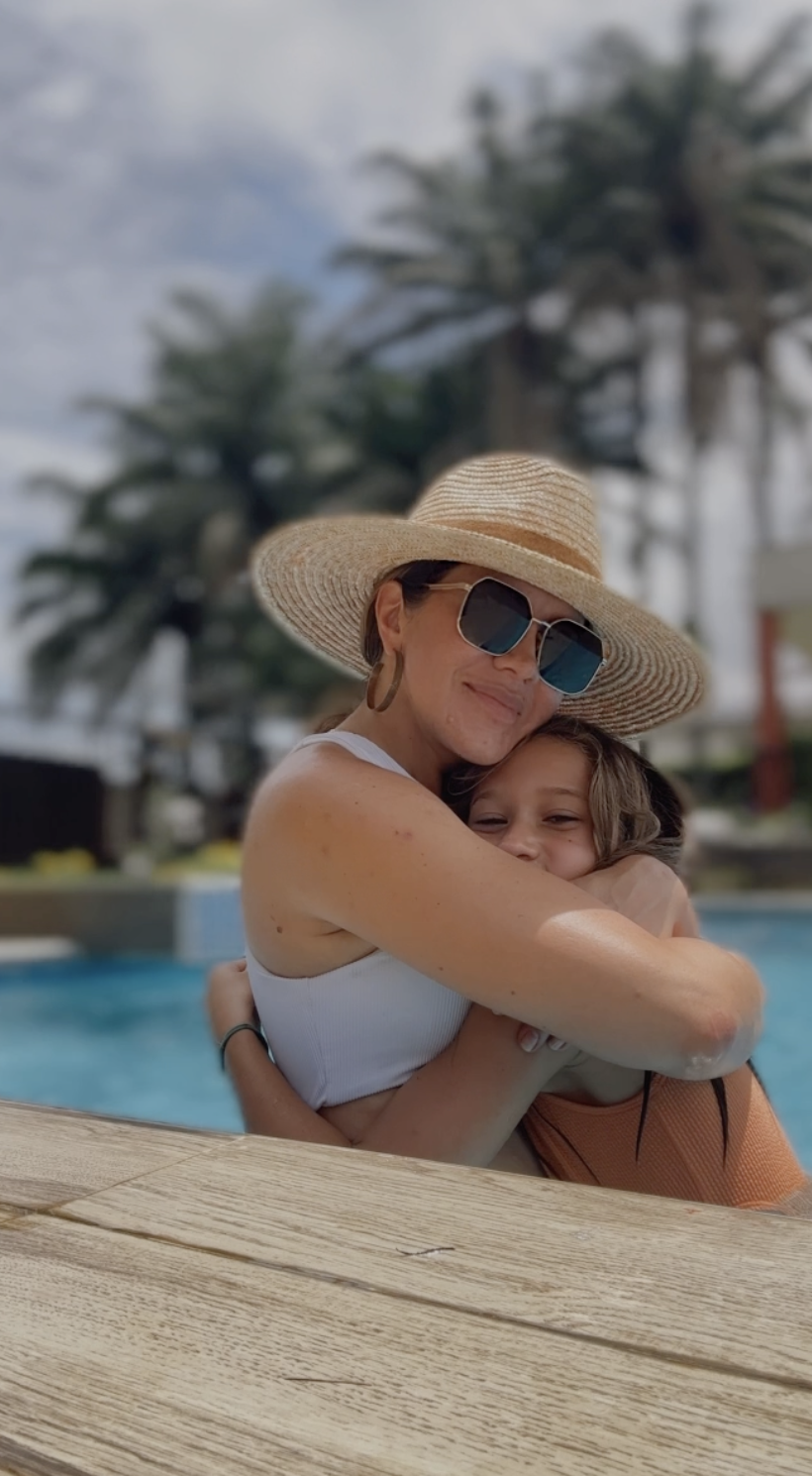 Amber hugging her daughter at the pool