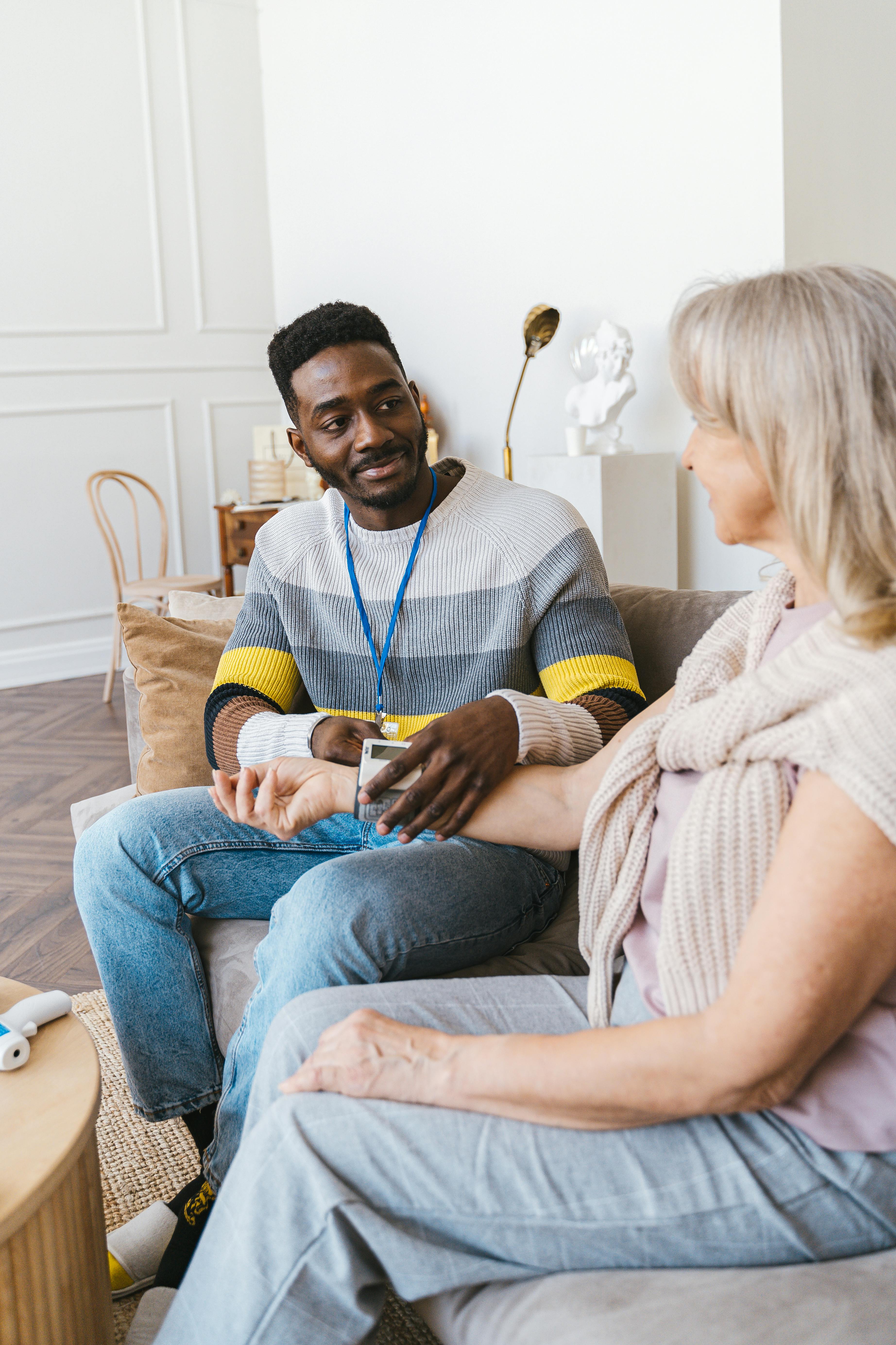 Professional personal care aide assisting a senior at home in Orange County, CA — Lynda's Home Health Care