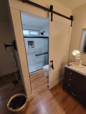 {{ custom_values.service_4 }} in {{custom_values.area_6})