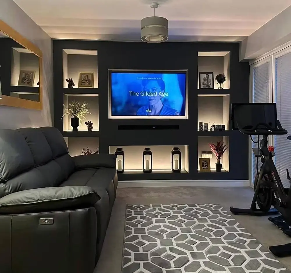 Built-in media wall and TV joinery