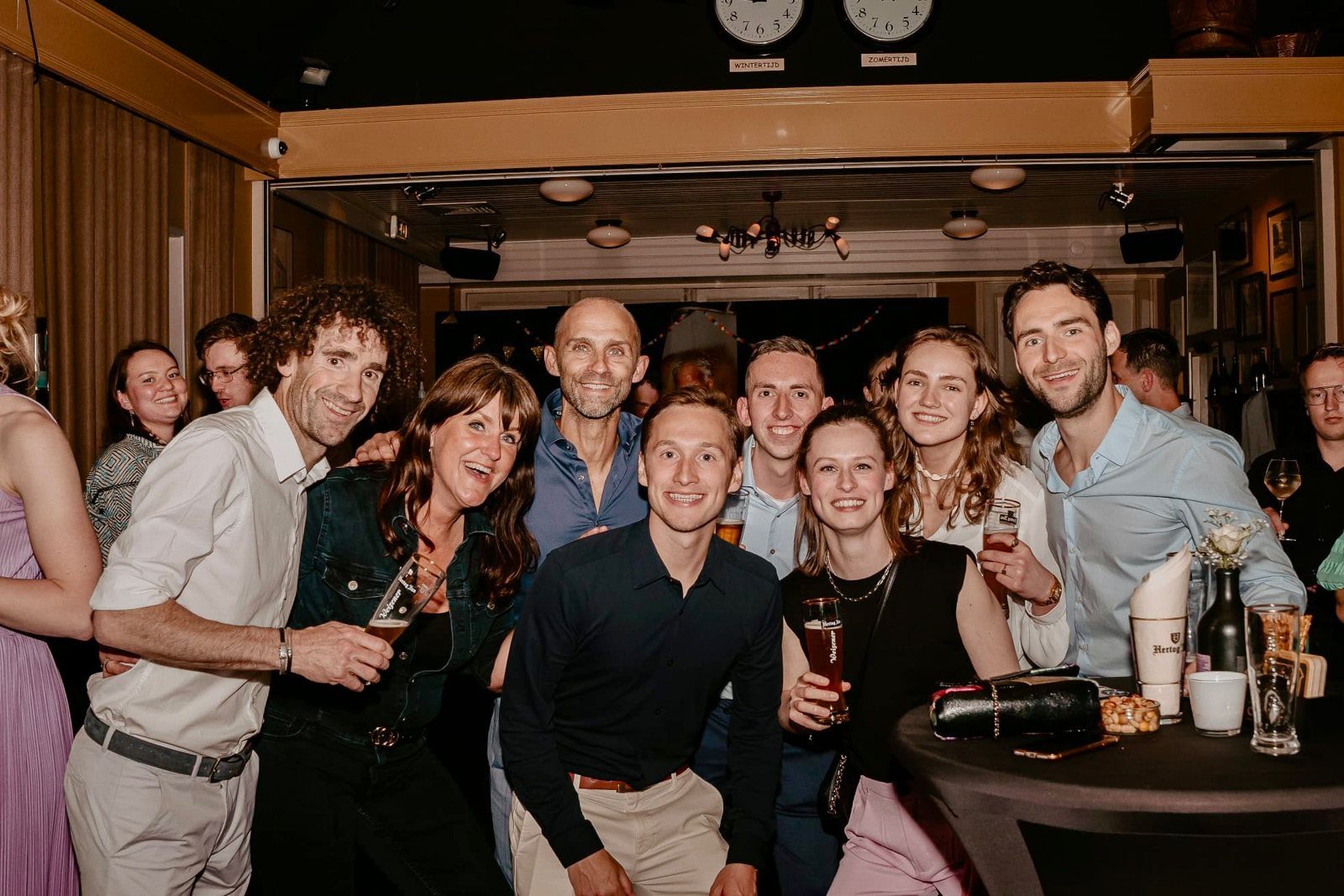 Het team van Claessens | van de Rijt op een feest