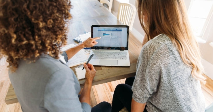 Insurance advisor helping independent contractor apply for ACA health insurance through the Marketplace. Insurance advisor helping independent contractor apply for ACA health insurance through the Marketplace.