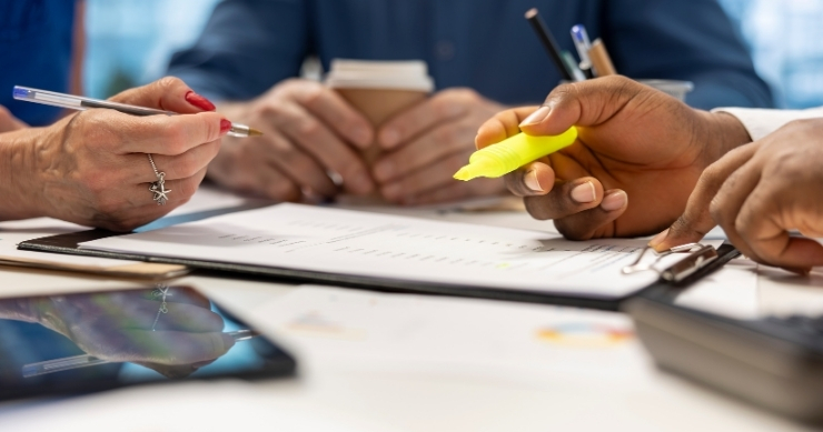 Financial advisor explaining Full Retirement Age and Social Security retirement strategies.