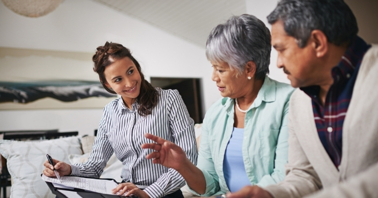 Financial advisor helping a couple determine the best age to claim Social Security retirement benefits.