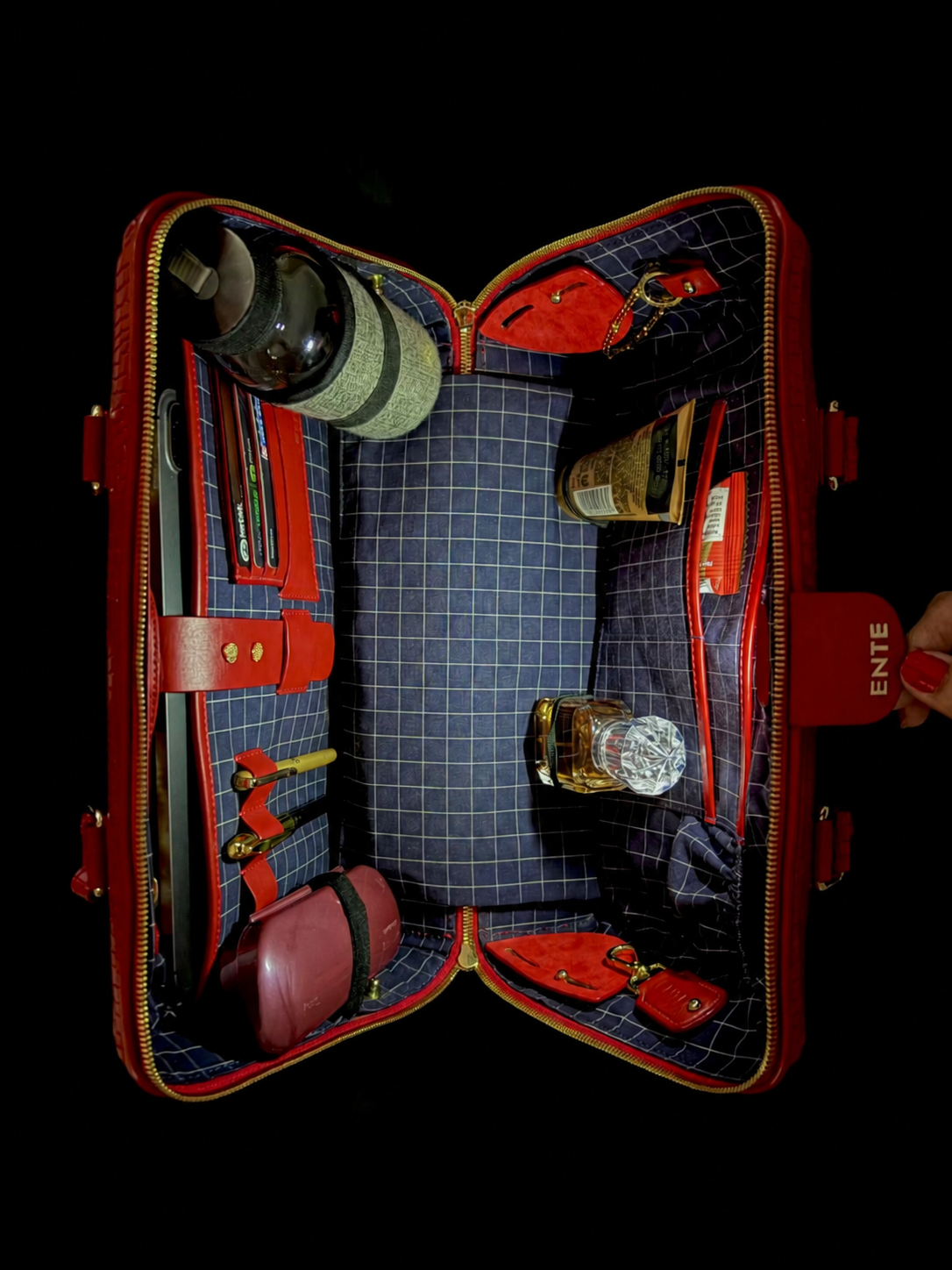 ENTE Roomy V2 handbag with illuminated interior