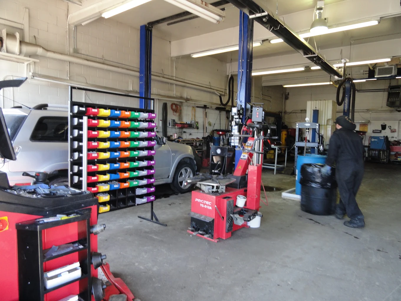 Technician working in the tire area at JCo Auto