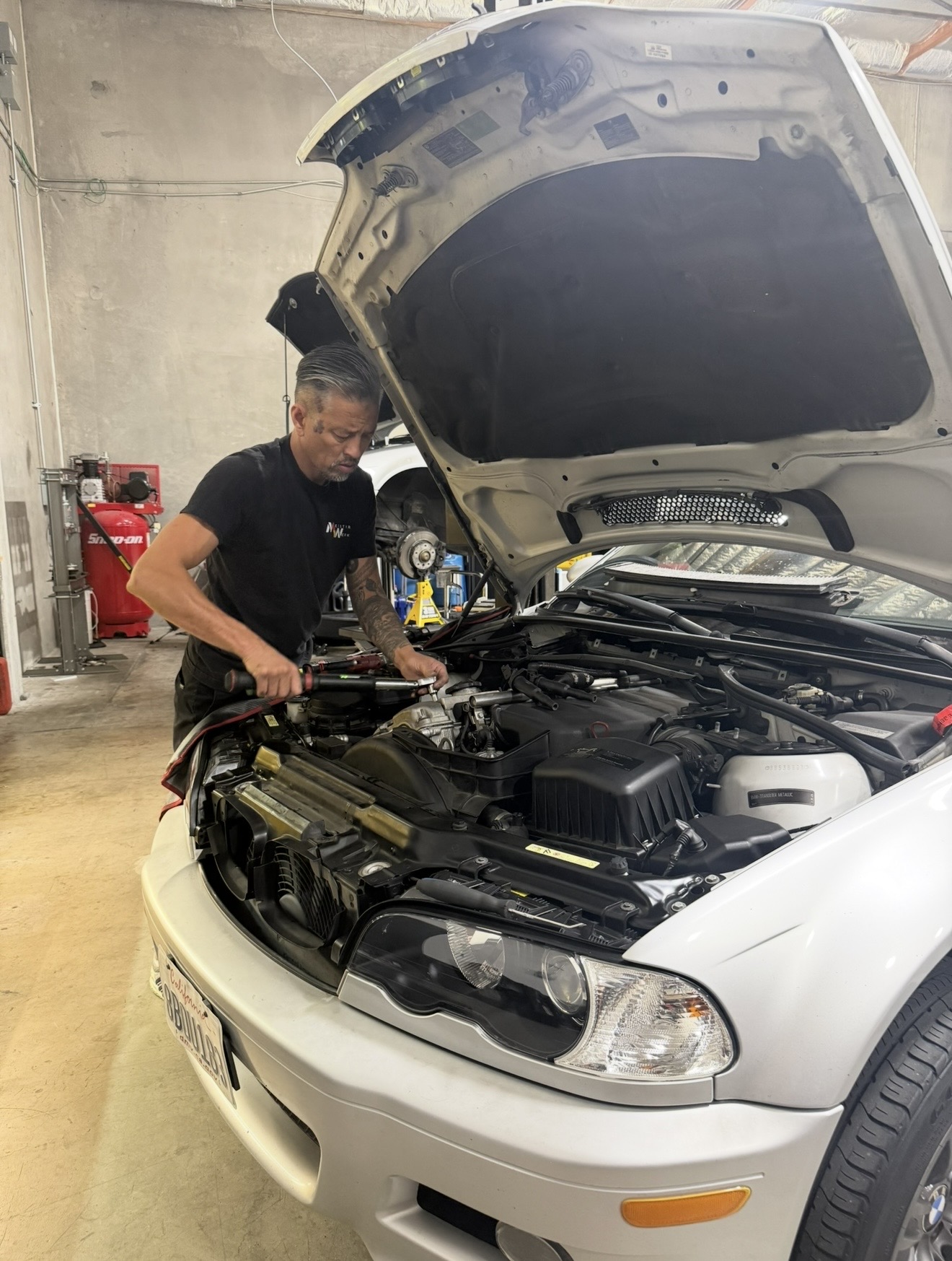 BMW Shane installing spark plugs on a BMW M3 BMW Shane installing spark plugs on a BMW M3