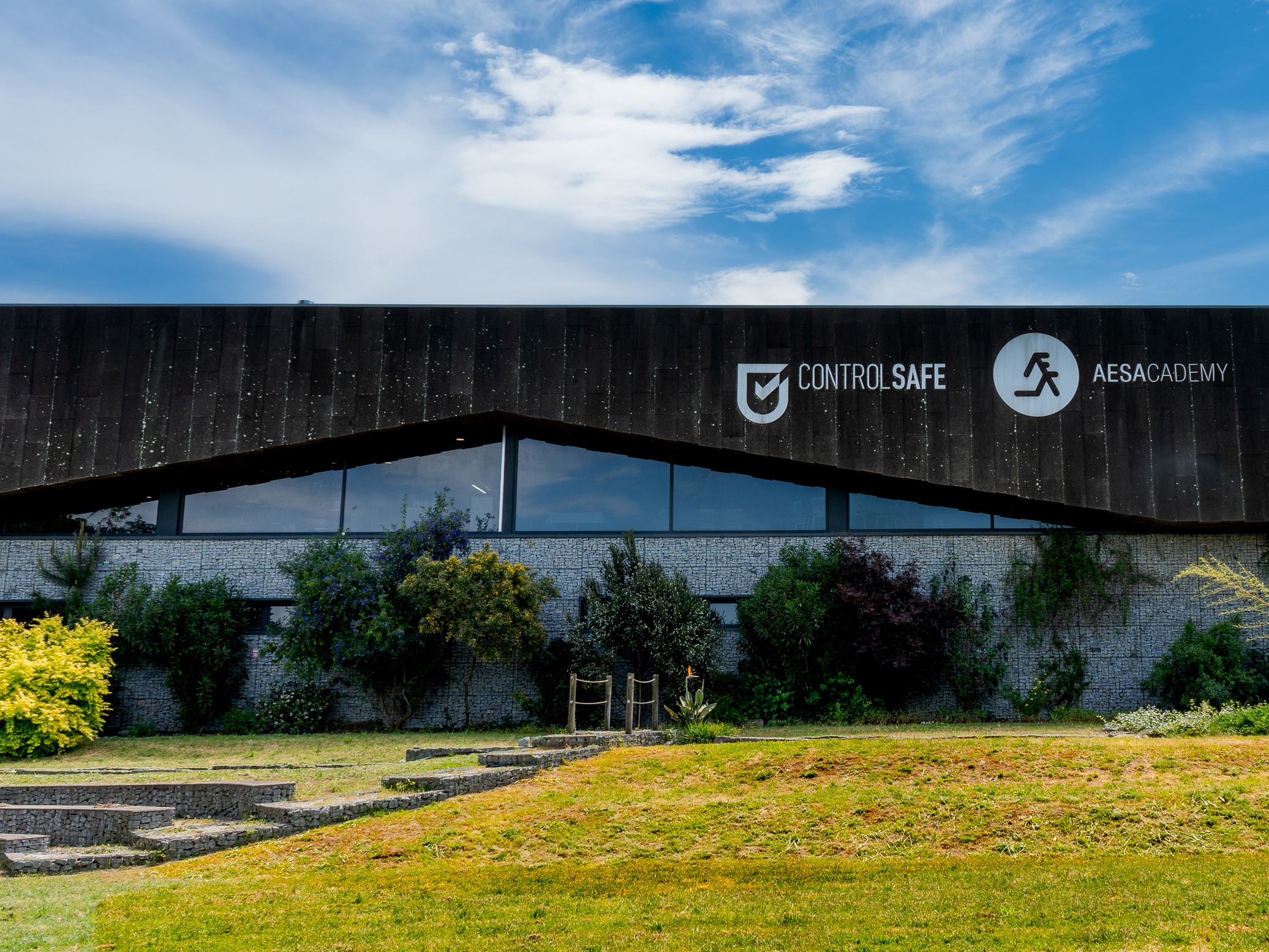 Vista panorâmica das instalações profissionais da AESAcademy em Ruivães