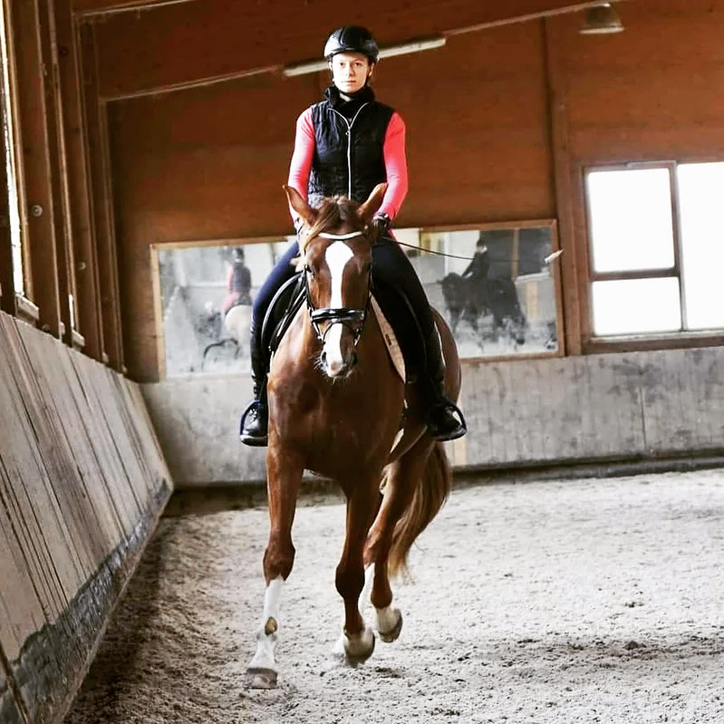Vanessa Schneider beim Reiten