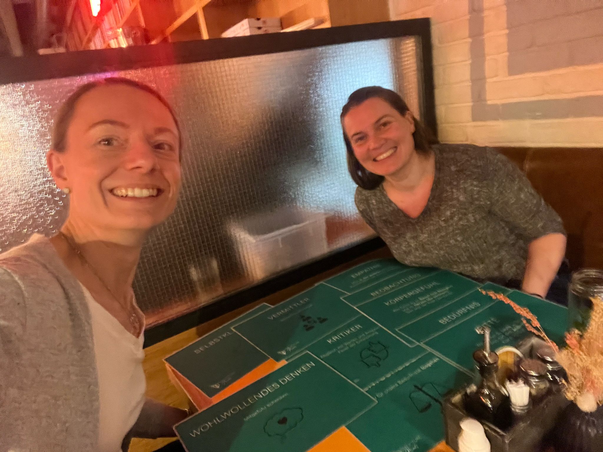 Vanessa Schneider und Dr. Sally Köhler