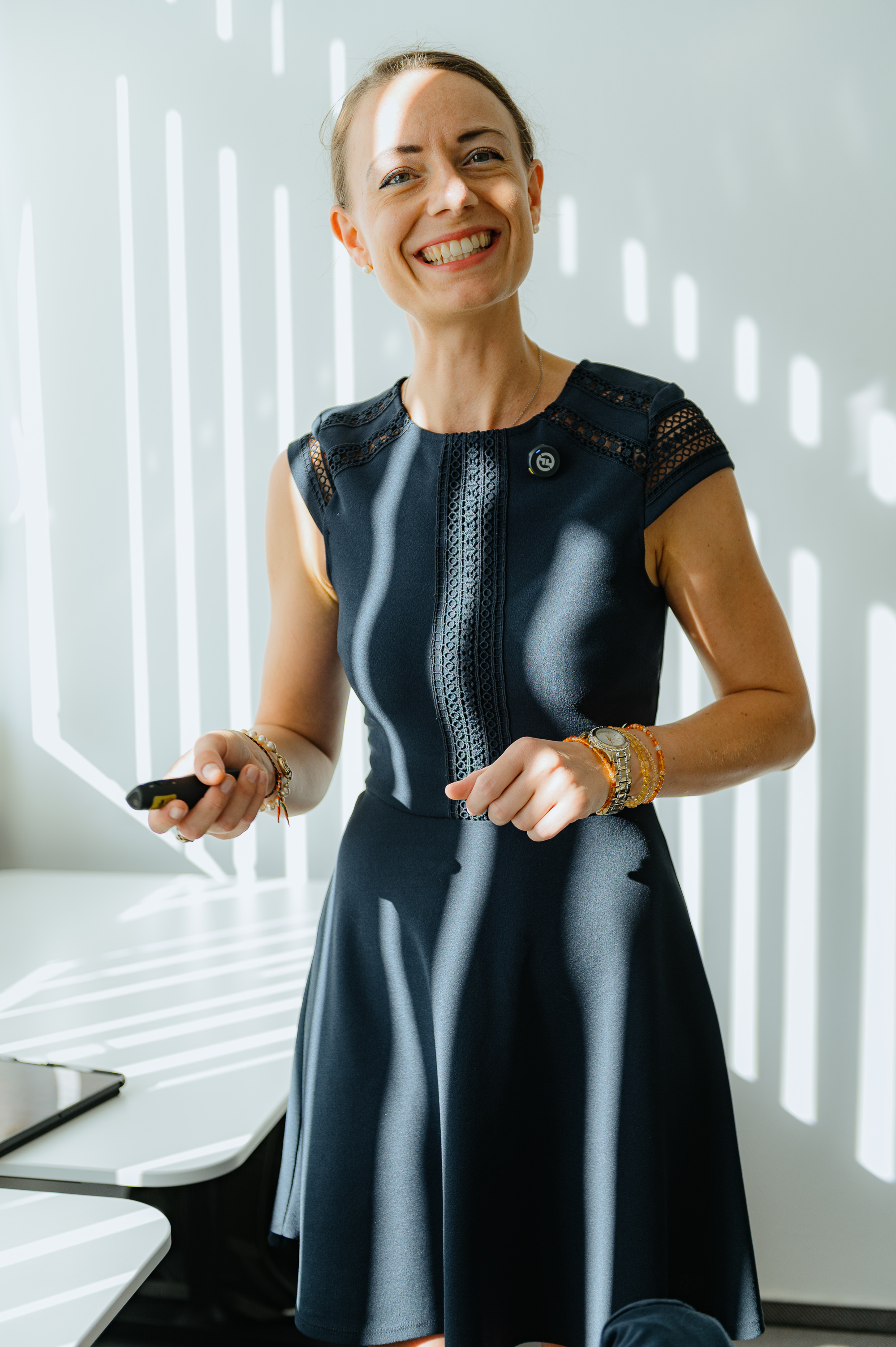 Vanessa Schneider im Workshop mit einer Gruppe