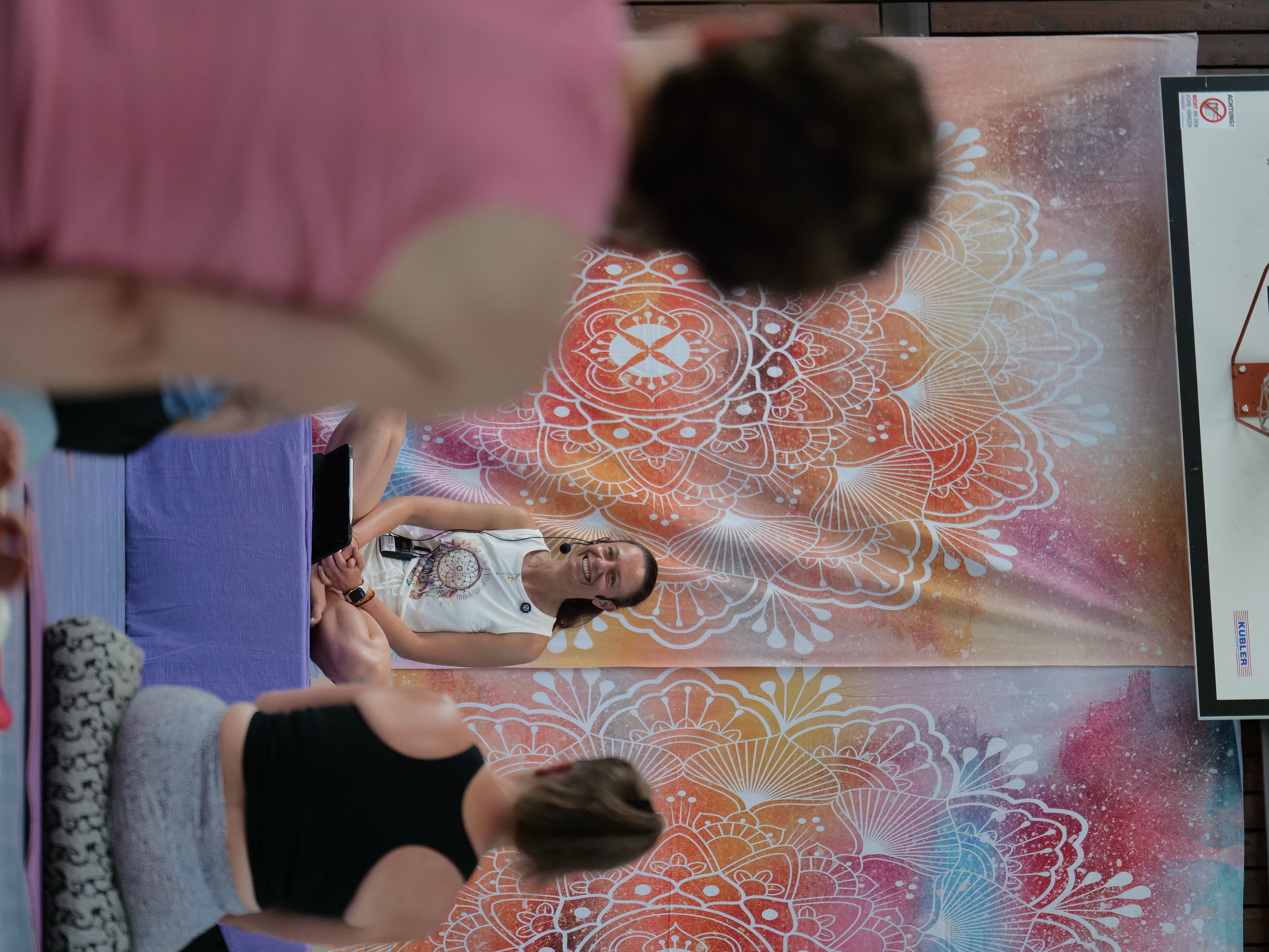 Vanessa Schneider bei einem Yoga-Workshop
