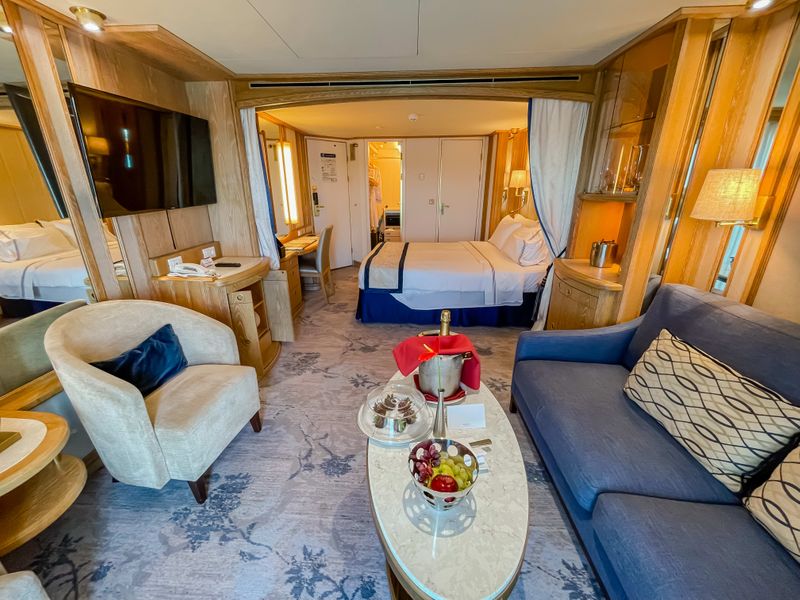 Suite bathroom aboard Star Breeze