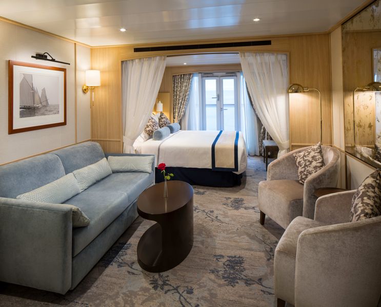 Suite bedroom aboard Star Breeze
