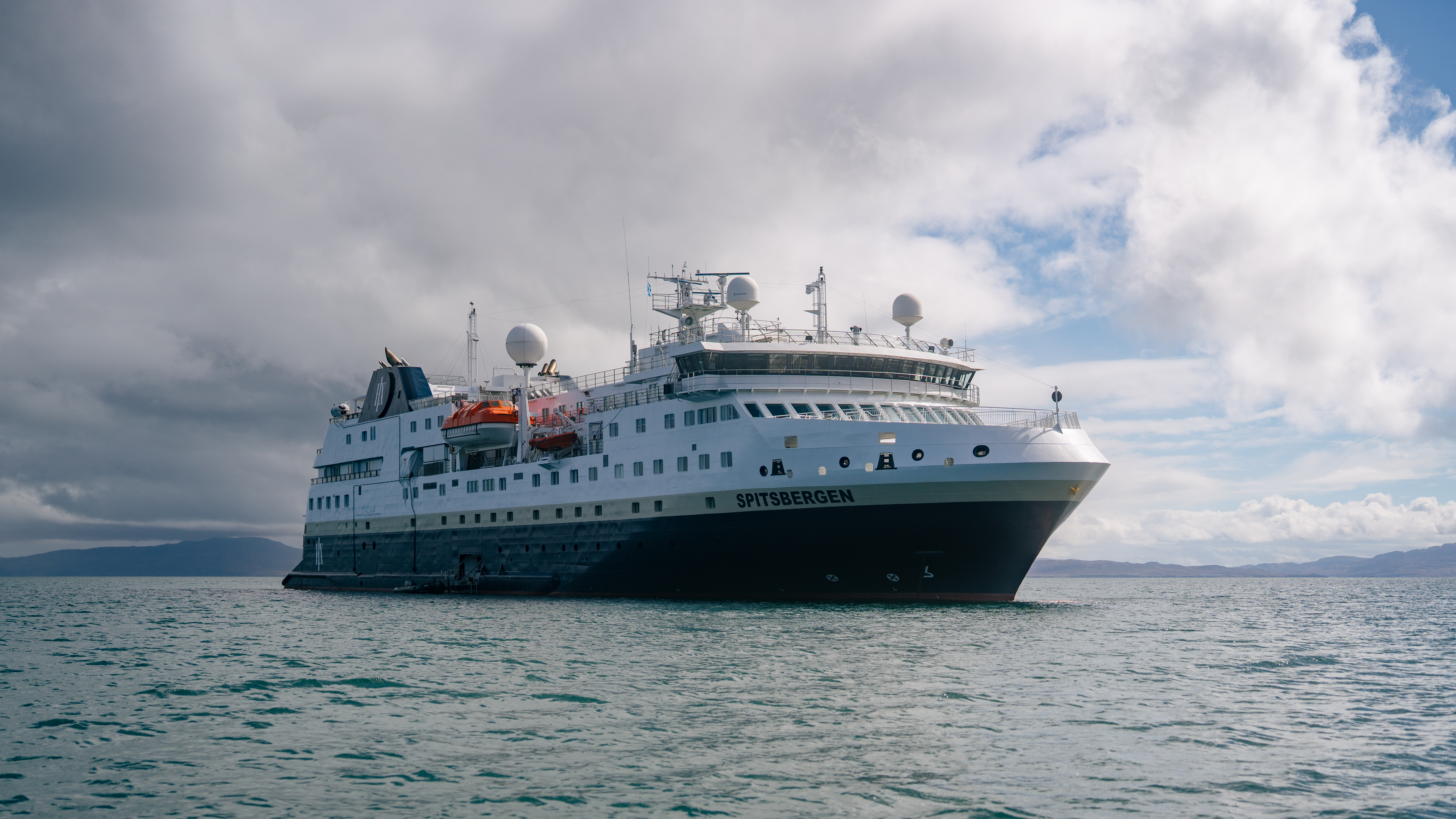 MS Spitsbergen in Arctic waters