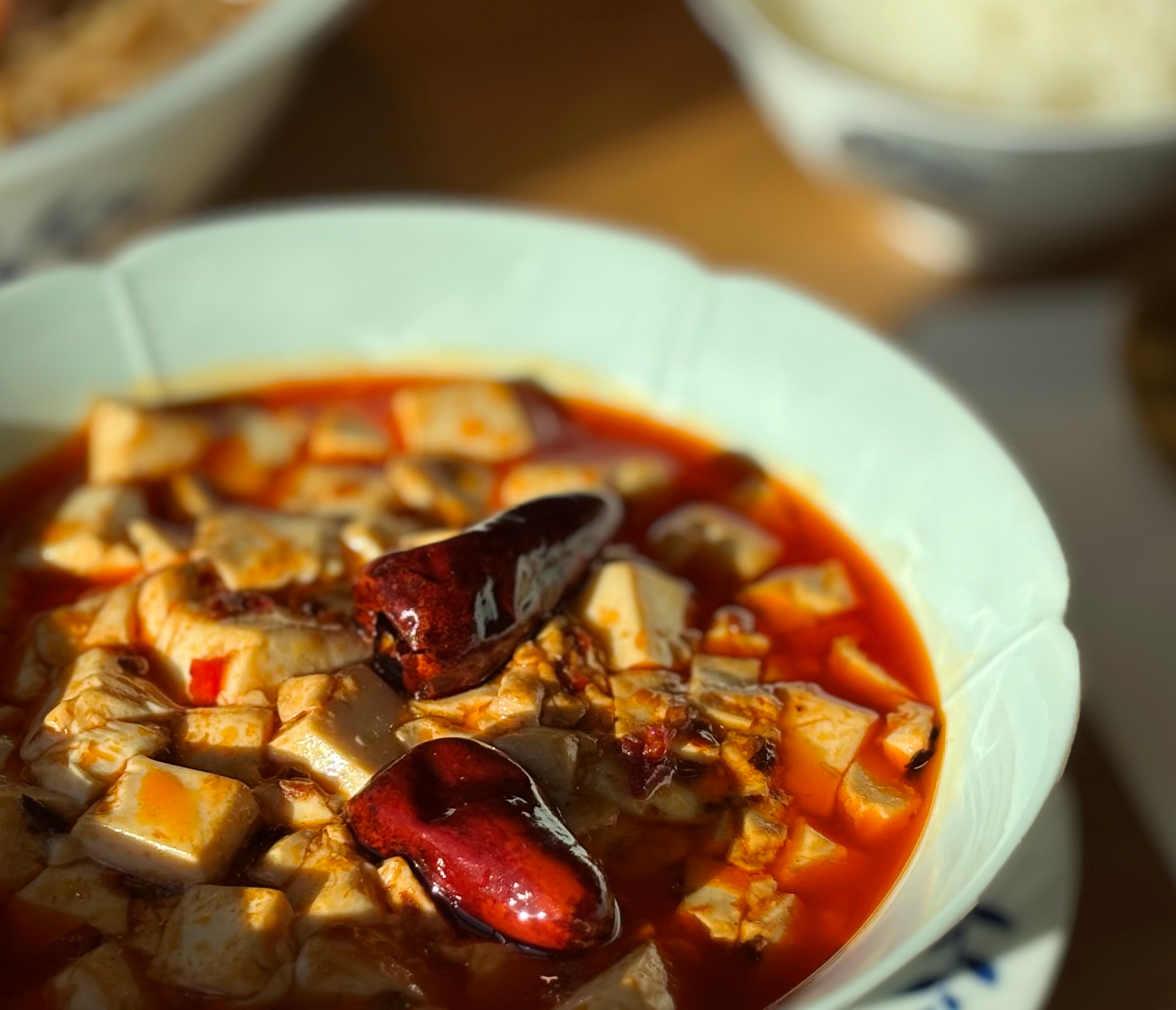 Kinesisk wok med grönsaker och traditionella smaker på Shui Yin Bo Tuo