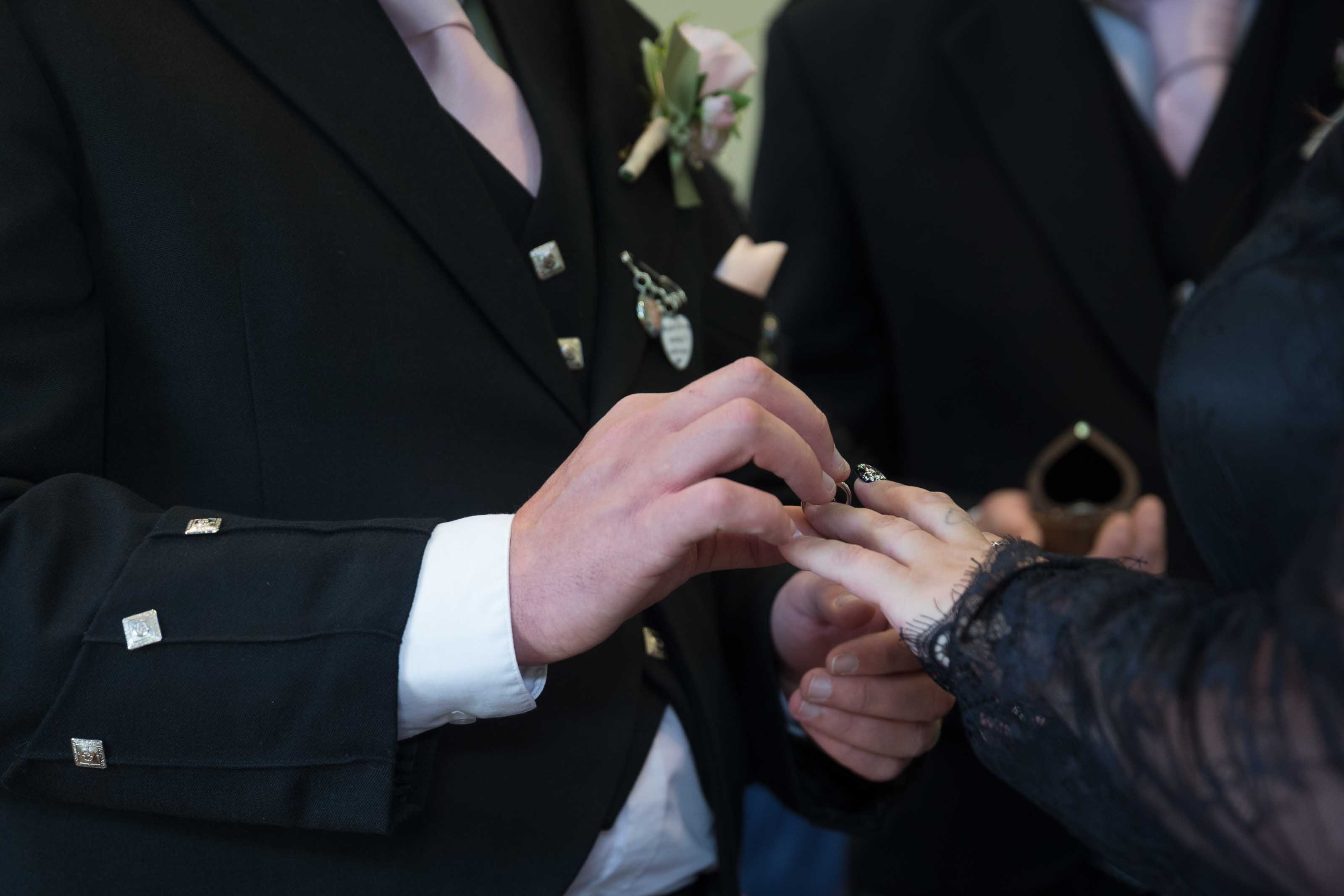Couple exchanging rings at The Burns Monument