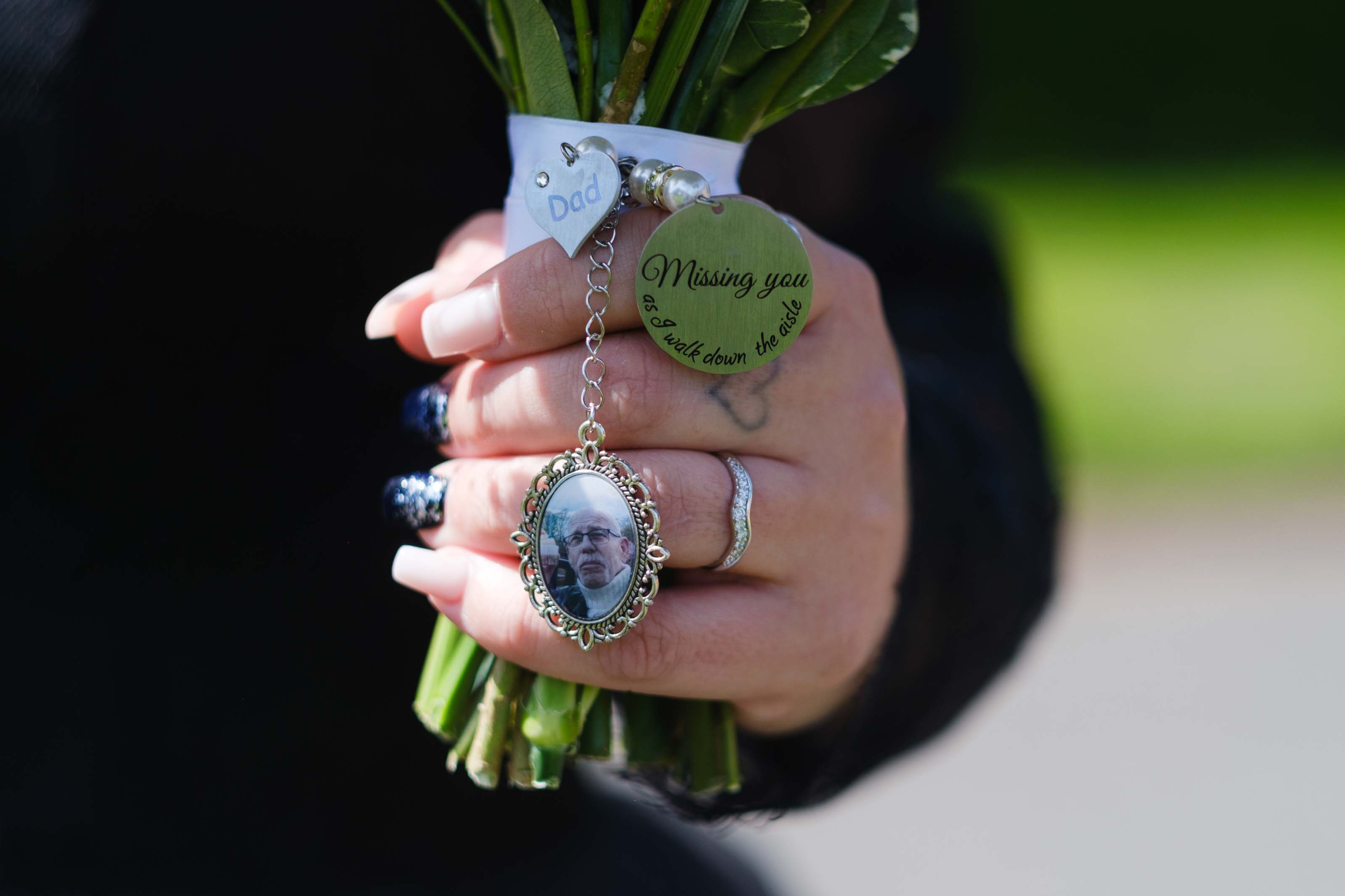 Brides bouquet with memorial to her dad, The Burns Monument in Ayrshire