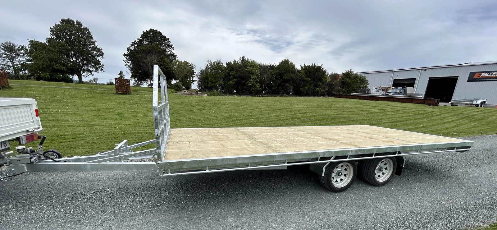 Heavy-Duty Tandem & Caged Trailers