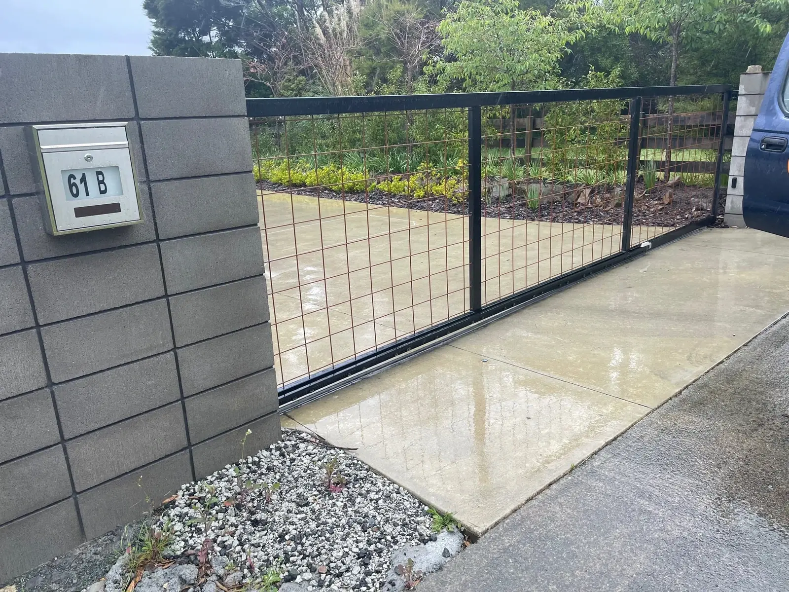 Driveway gate