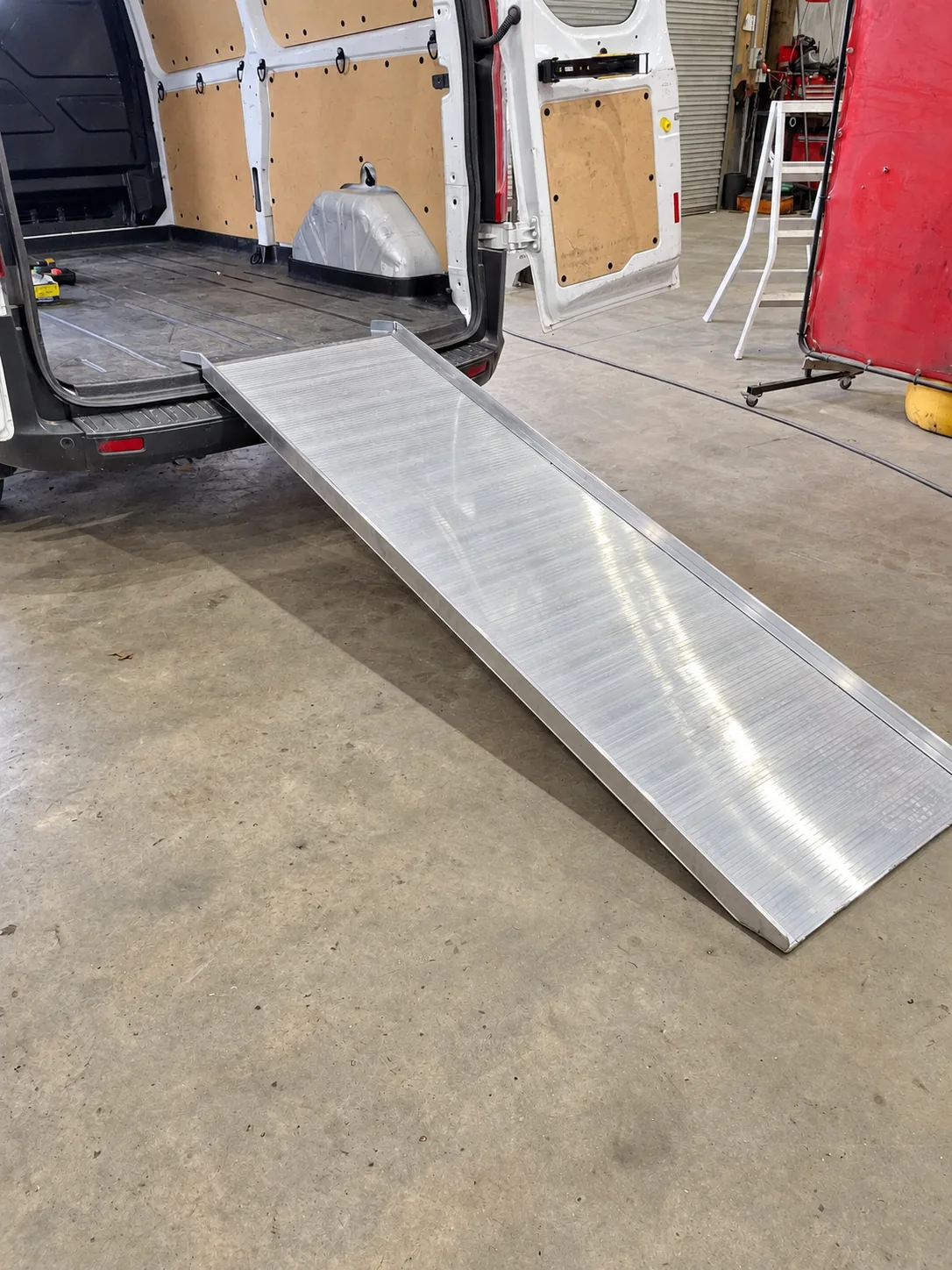 Metal loading ramp